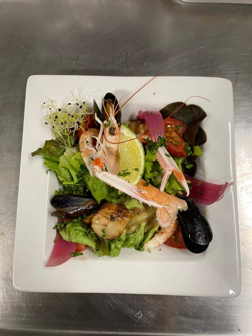 Restaurant Face Ocean Penmarch Entree salade mer - Restaurant